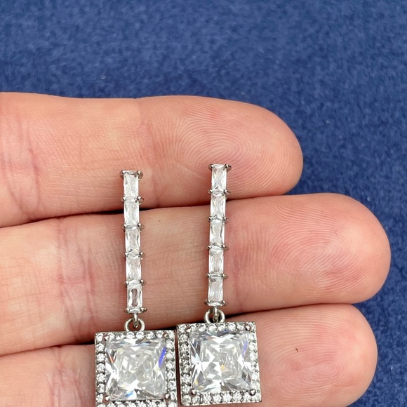 Beautiful Diamond simulate earrings - Picture 2 of 5